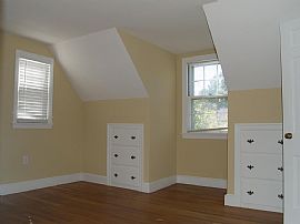 Wonderful 3 Bedroom 2 Bath Home in Classic on a Charming North  in Manchester, NH (Photo 9 of 10)