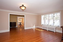 6bed Home on Dellwood Rd in Yonkers, NY (Photo 2 of 7)
