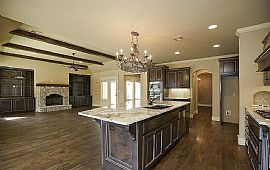 Beautiful 5bed Family Home in Broken Arrow, OK (Photo 2 of 9)
