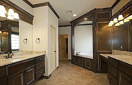 Beautiful 5bed Family Home in Broken Arrow, OK (Photo 6 of 9)