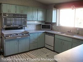 7035 N Skyway Dr, Tucson, Az 85718 in Tucson, AZ (Photo 3 of 12)