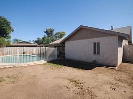 4536 W Echo Ln, Glendale, Az 85302 in Glendale, AZ (Photo 2 of 12)