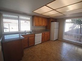 4536 W Echo Ln, Glendale, Az 85302 in Glendale, AZ (Photo 6 of 12)