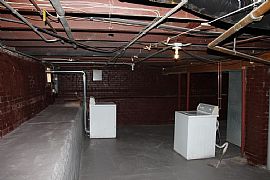 Fabulous Home in Pristine North of Grand Bungalow Has 1200sqft in Des Moines, IA (Photo 10 of 10)