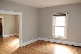 Fabulous Home in Pristine North of Grand Bungalow Has 1200sqft in Des Moines, IA (Photo 5 of 10)