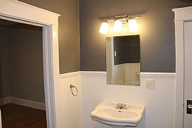 Fabulous Home in Pristine North of Grand Bungalow Has 1200sqft in Des Moines, IA (Photo 6 of 10)