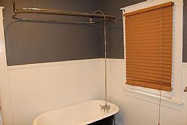 Fabulous Home in Pristine North of Grand Bungalow Has 1200sqft in Des Moines, IA (Photo 7 of 10)