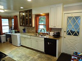 This 3 Bedroom Duplex Sits on a Corner Lot in a Perfect St in Minneapolis, MN (Photo 2 of 6)