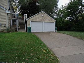 This 3 Bedroom Duplex Sits on a Corner Lot in a Perfect St in Minneapolis, MN (Photo 6 of 6)