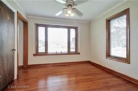 You Will Fall in Love with Its Lovely Interior in Chicago, IL (Photo 4 of 6)