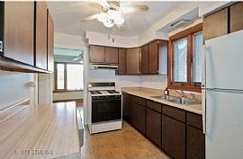 You Will Fall in Love with Its Lovely Interior in Chicago, IL (Photo 5 of 6)