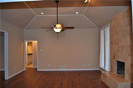 Fabulous 3bedroom and 2 Bath.Garland Isd School District in Rowlett, TX (Photo 3 of 11)