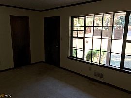 Single Family Home Has 4 Bedrooms and 2.0 Bathrooms. in Fairburn, GA (Photo 3 of 9)