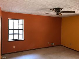 Single Family Home Has 4 Bedrooms and 2.0 Bathrooms. in Fairburn, GA (Photo 8 of 9)