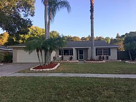 Lakefront House in The Heart of Countryside in Clearwater, FL