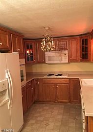 Located in Vernon Township, Nj.Well Maintained 2 Br Ranch in Hamburg, NJ (Photo 3 of 7)