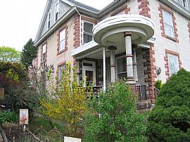 Beautiful 5/6 Br 2 Ba Duplex For Rent in Chambersburg, PA