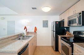 Live Where The People Are! 1bd/1ba !! in San Diego, CA (Photo 6 of 11)
