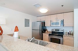 Live Where The People Are! 1bd/1ba !! in San Diego, CA (Photo 7 of 11)