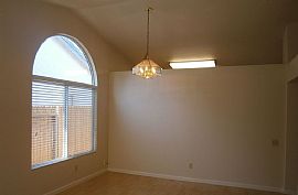 Gorgeous Home! 3 Beds 2 Baths 1,417 Sqft in Sacramento, CA (Photo 2 of 11)