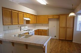 Gorgeous Home! 3 Beds 2 Baths 1,417 Sqft in Sacramento, CA (Photo 5 of 11)