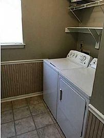 Gorgeous Home! 3 Beds 2 Baths 1,417 Sqft in Sacramento, CA (Photo 8 of 11)