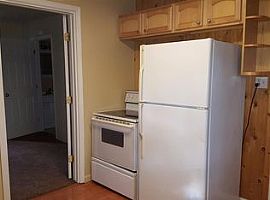 Cute 2 Bedroom, 1 Bath Home with New Paint in Medford, OR (Photo 4 of 6)