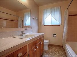 60'S Rambler in a Quiet Neighborhood in Lakewood, WA (Photo 4 of 4)