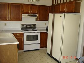 Tri-Level  3 Beds 2 Baths/one Car Garage 1200sqft in Colorado Springs, CO