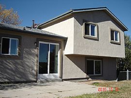 Tri-Level  3 Beds 2 Baths/one Car Garage 1200sqft in Colorado Springs, CO (Photo 8 of 9)