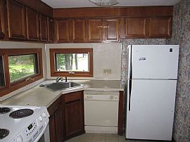 3 Bedroom House in Framingham, MA (Photo 4 of 7)