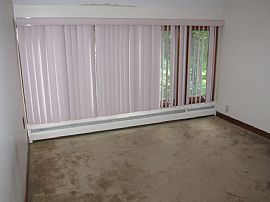 3 Bedroom House in Framingham, MA (Photo 6 of 7)