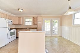 4bedroom Home in Elkton, MD (Photo 6 of 8)