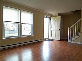 2 Bed, 1.5 Bath, 1460 Sqft, $1,100 in Derry, NH (Photo 11 of 11)