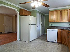2 Bed, 1.5 Bath, 1460 Sqft, $1,100 in Derry, NH (Photo 2 of 11)