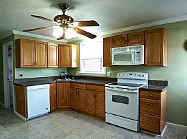 2 Bed, 1.5 Bath, 1460 Sqft, $1,100 in Derry, NH (Photo 6 of 11)