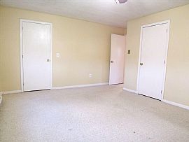 2 Bed, 1.5 Bath, 1460 Sqft, $1,100 in Derry, NH (Photo 7 of 11)