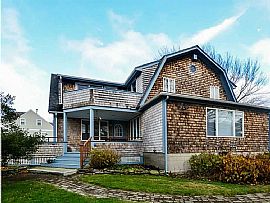 Nice 4 Bed Home  in Portsmouth, RI