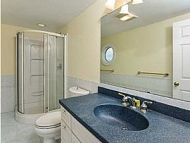 Nice 4 Bed Home  in Portsmouth, RI (Photo 10 of 11)