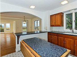 Nice 4 Bed Home  in Portsmouth, RI (Photo 4 of 11)
