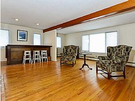 Nice 4 Bed Home  in Portsmouth, RI (Photo 5 of 11)