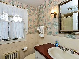 Nice 4 Bed Home  in Portsmouth, RI (Photo 6 of 11)