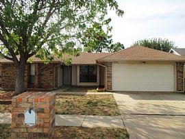 11233 Cimarron Dr Spacious Home with Two Large Living Areas. in Oklahoma City, OK
