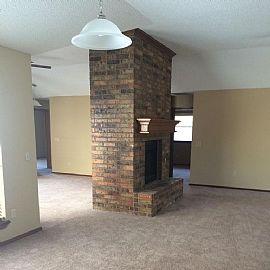 11233 Cimarron Dr Spacious Home with Two Large Living Areas. in Oklahoma City, OK (Photo 4 of 12)