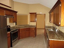 11233 Cimarron Dr Spacious Home with Two Large Living Areas. in Oklahoma City, OK (Photo 8 of 12)