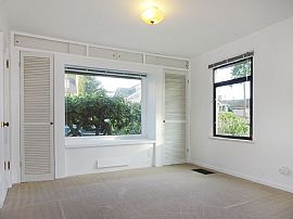 11027 Palatine Ave N and Nice Broadview 3-Bedroom, 2-Bathroom in Seattle, WA (Photo 4 of 8)
