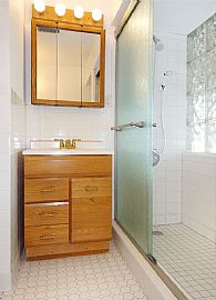 11027 Palatine Ave N and Nice Broadview 3-Bedroom, 2-Bathroom in Seattle, WA (Photo 6 of 8)