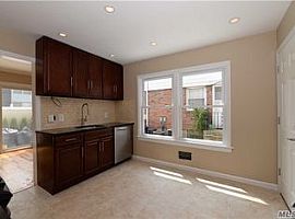 3 Beds 2.5 Baths 2,000 Sqft in Bayside, NY (Photo 3 of 12)