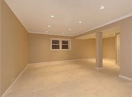 3 Beds 2.5 Baths 2,000 Sqft in Bayside, NY (Photo 4 of 12)