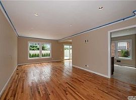 3 Beds 2.5 Baths 2,000 Sqft in Bayside, NY (Photo 6 of 12)